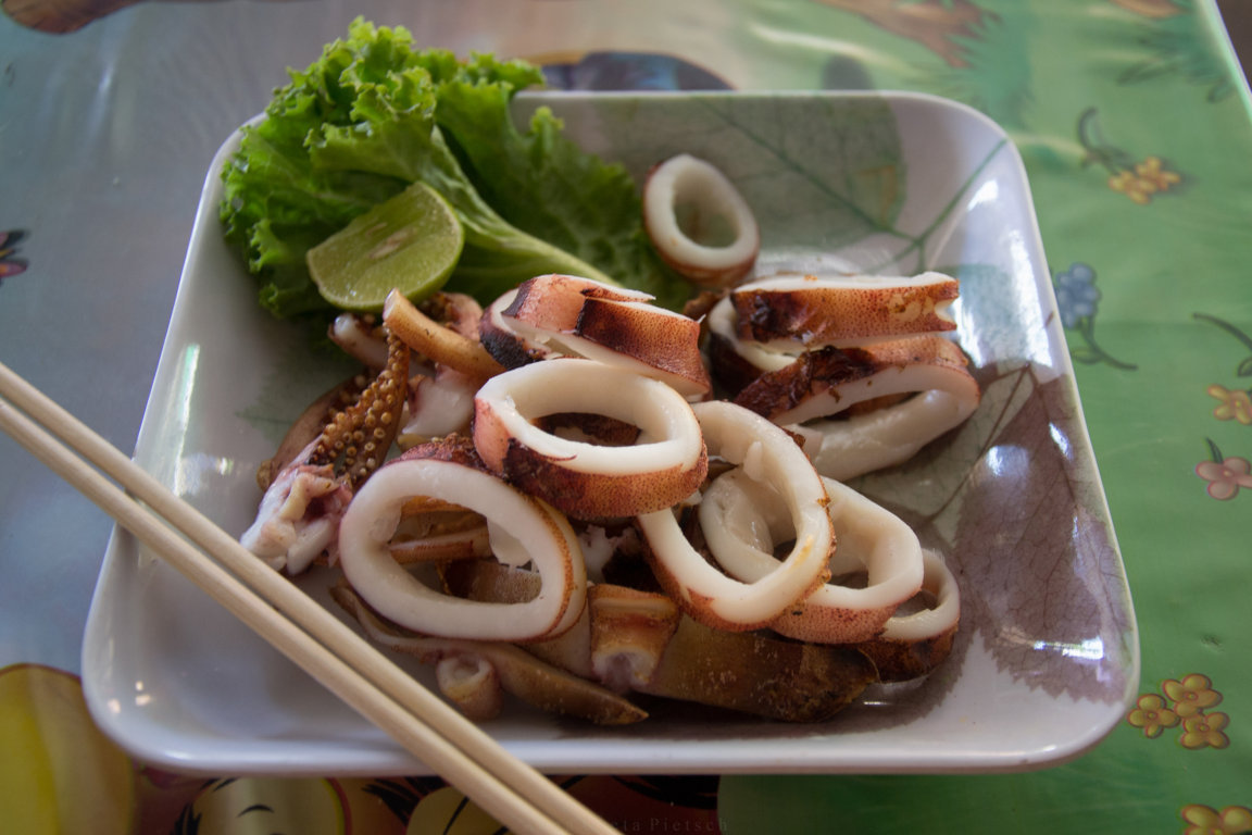 gegrillter Tintenfisch auf Koh Samet, Thailand