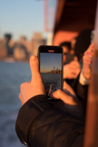 Blick durch das Handy