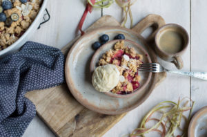 gluten- und laktosefreier Rhabarber Crumble