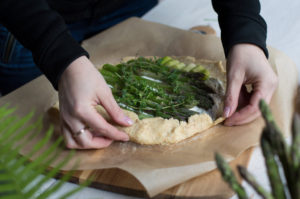Zubereitung glutenfreie Galette mit grünem Spargel