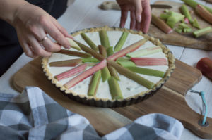 Zubereitung Rhabarber Tarte glutenfrei mit Mandelsplittern