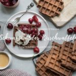 Schwarzwälder Kirschwaffeln mit frischen Kirschen