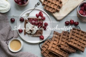 Schwarzwälder Kirschwaffeln mit frischen Kirschen