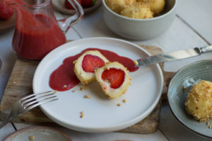 Topfenknödel mit Erdbeere