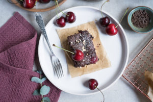 Die Schoko-Kirsch-Brownies sind so köstlich!