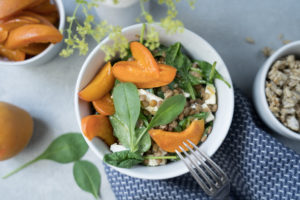 Der Linsensalat mit Aprikosen schmeckt nach Sommer