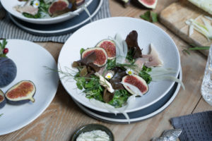 Feldsalat mit Feige und Forelle