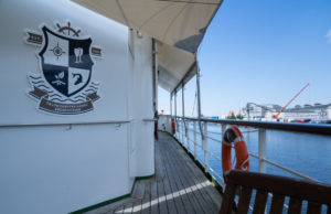 An Bord des Salondampers Hansa