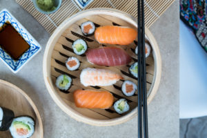 Esst ihr Sushi auch mit Stäbchen?