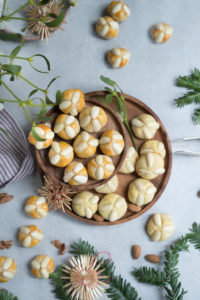 weihnachtliches Marzipangebäck