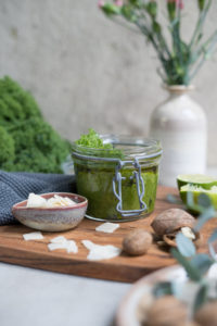 Grünkohlpesto mit Walnüssen