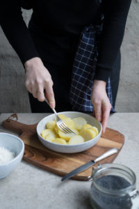 Zubereitung von Schupfnudelteig