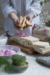 Der abgeschnittene Rand eigent sich super für Semmelbrösel!