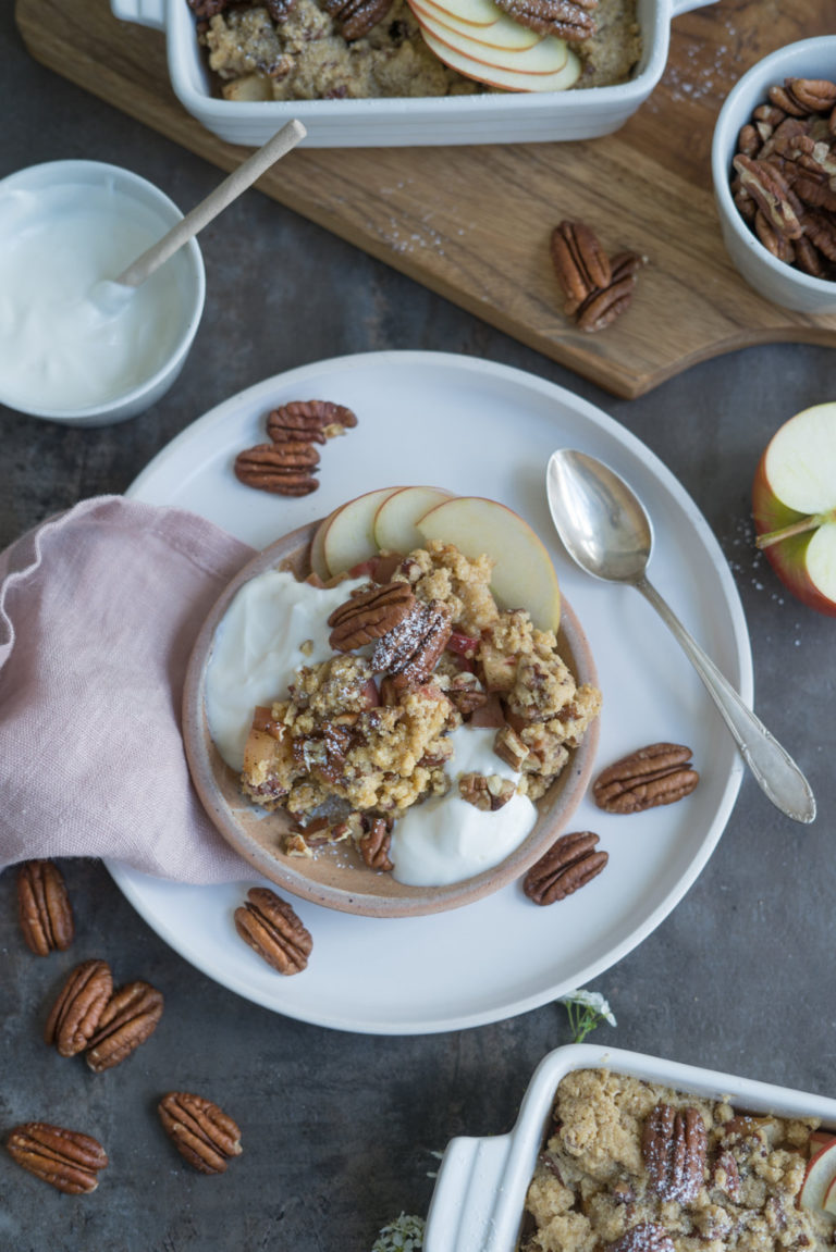 Apple Crumble mit Pekannüssen - www.glutenfreiumdiewelt.de Apple Crumble mit Pekannüssen - www.glutenfreiumdiewelt.de