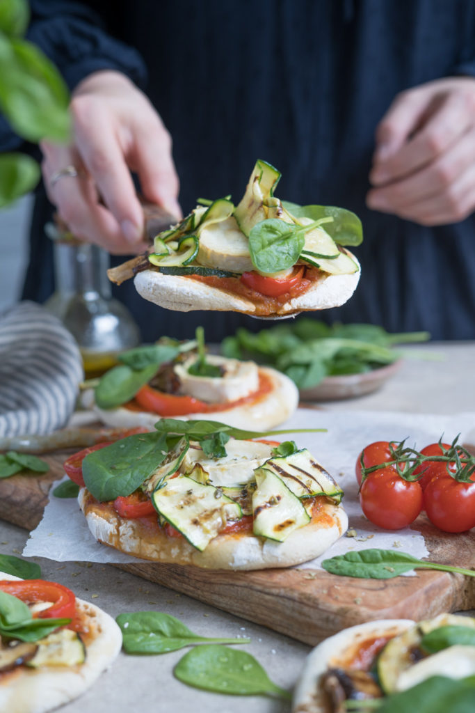 Mini-Pizzen mit Grillgemüse - www.glutenfreiumdiewelt.de