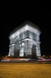 Arc de Triomphe, Wrapped von Christo, Paris bei Nacht
