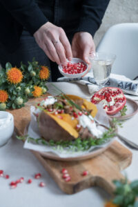 Granatapfelkerne für gefüllte Süßkartoffel