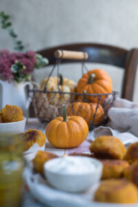 Zierkürbisse in Körbchen