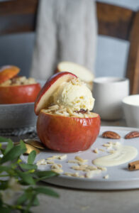 Bratapfel mit Vanilleeis