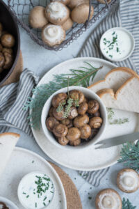 Kirmespilze - Champignons in Knoblauchsoße