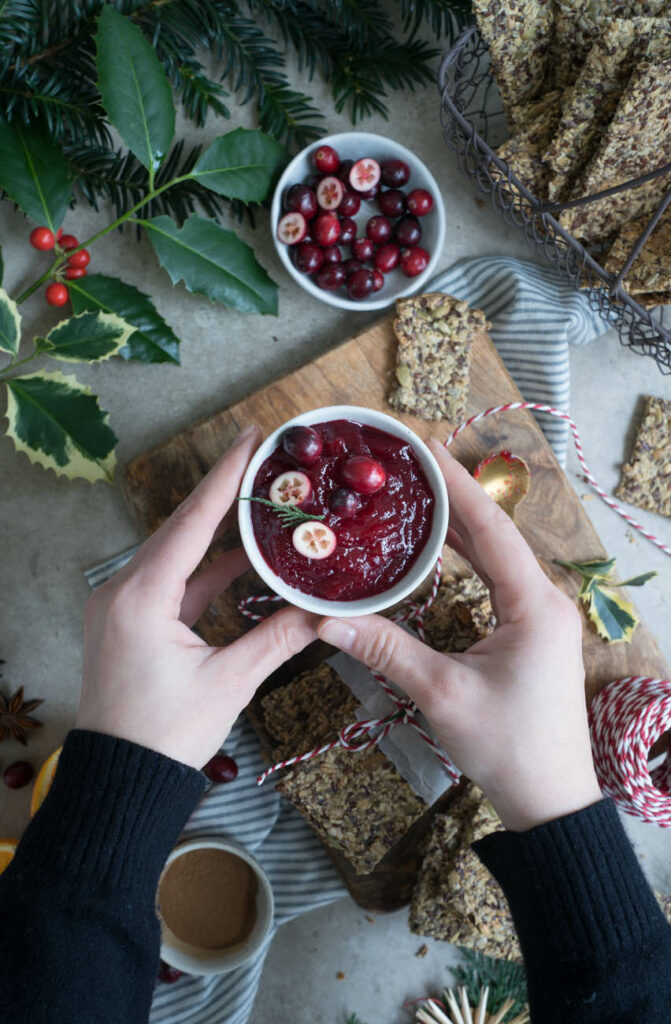 Rezept: Zimt-Knäckebrot mit winterlicher Cranberry-Orangen-Konfitüre