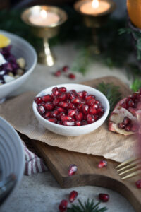 Granatapfelkerne in Schälchen