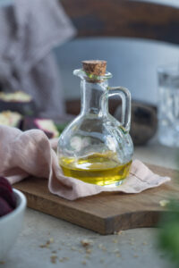 Karaffe mit Olivenöl
