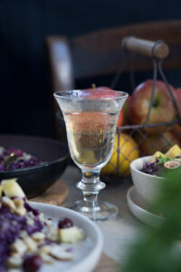 Glas mit Weißwein