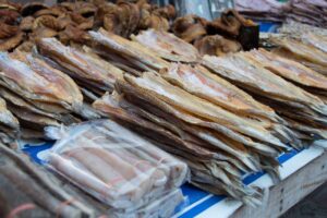 Stockfisch auf dem Markt, Luang Prabang, Laos