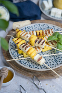 Mango-Grillkäse-Spieße