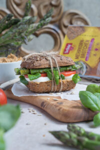 Caprese Brötchen mit Tomatenaufstrich, glutenfrei