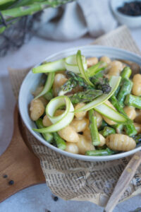 Gnocchi-Pfanne mit Spargel