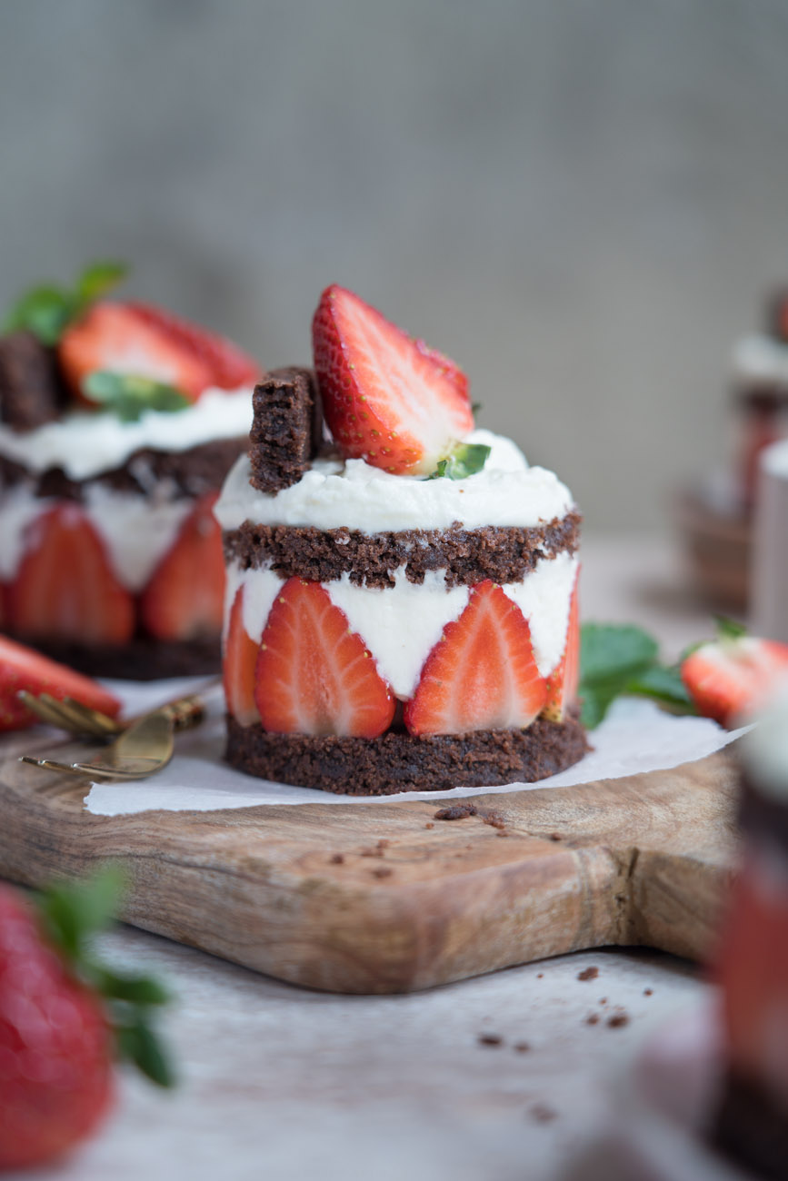 Erdbeer-Brownie-Törtchen