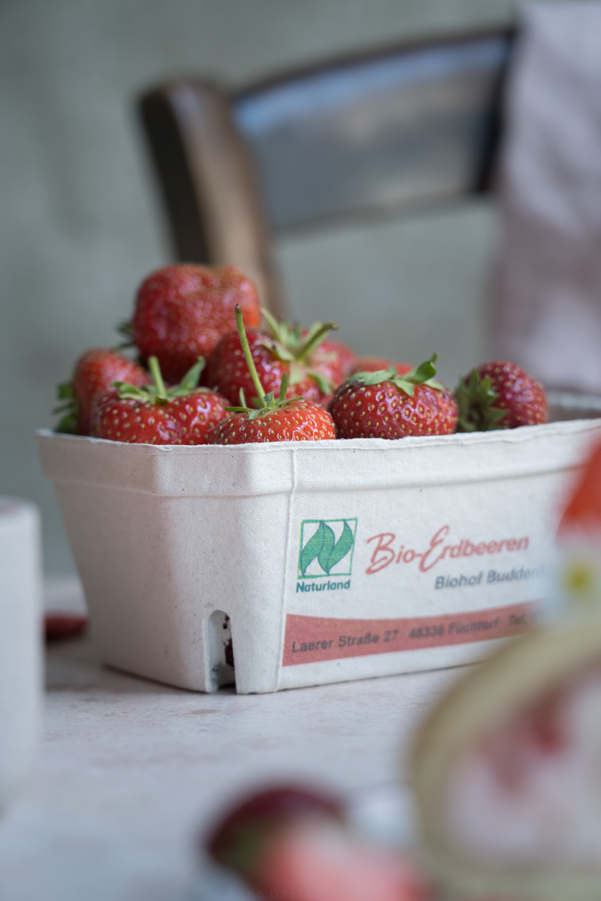 Frische Erdbeeren passen perfekt dazu!