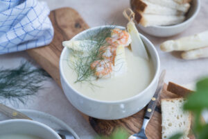 Rezept: Spargelcremesuppe mit Kokos & Zitronengras