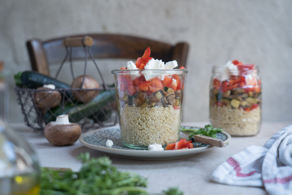 QuinoaAntipasti Salat