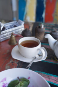 Schwarzer Tee zum Frühstück