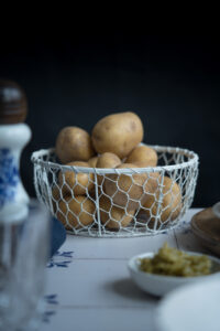 Kartoffeln für die Gurkensuppe
