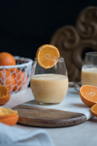 winterlicher Lassi mit Mandarine und Ingwer
