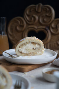 glutenfreie Biskuitrolle mit Bratapfel