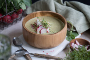 Radieschensuppe mit Radieschengrün