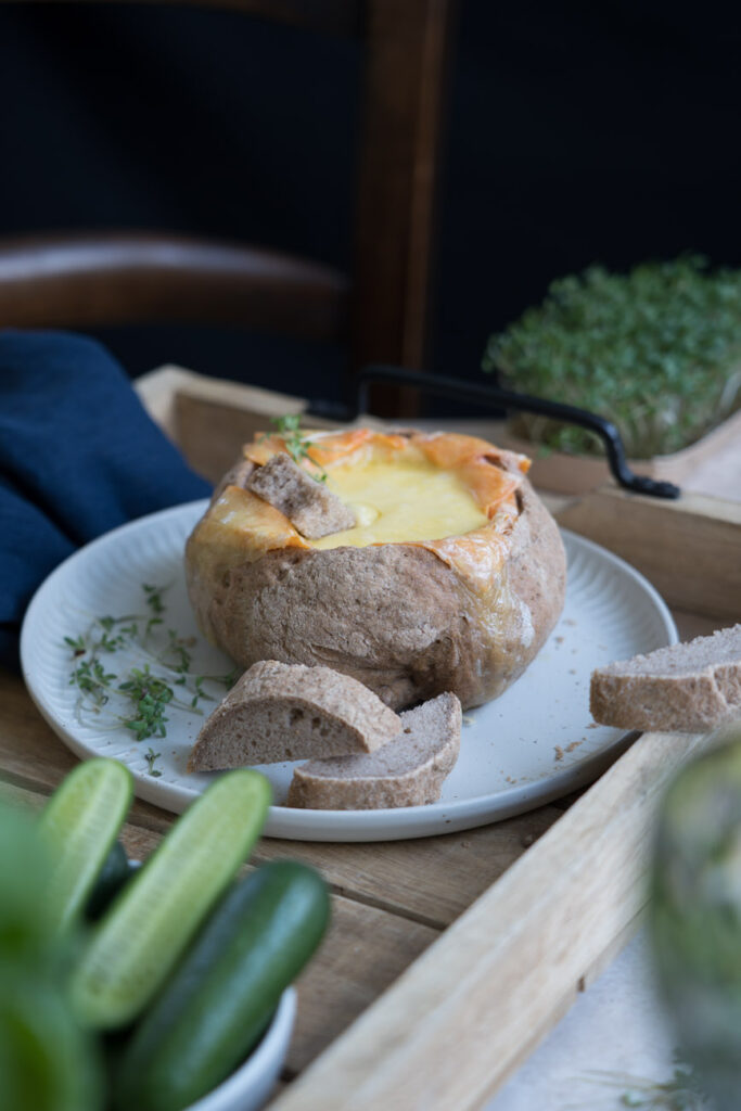 Brotlaib mit Ofenkäse I glutenfrei - www.glutenfreiumdiewelt.de