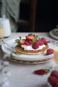 Eierlikör-Pancakes mit Beeren