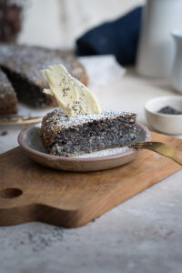 Mohnkuchen mit Haselnüssen