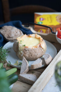 Ofenkäse im Brotlaib - so gut!
