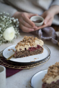 Mokkatorte mit Kirschen