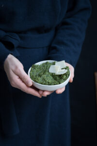 Pesto aus Möhrengrün