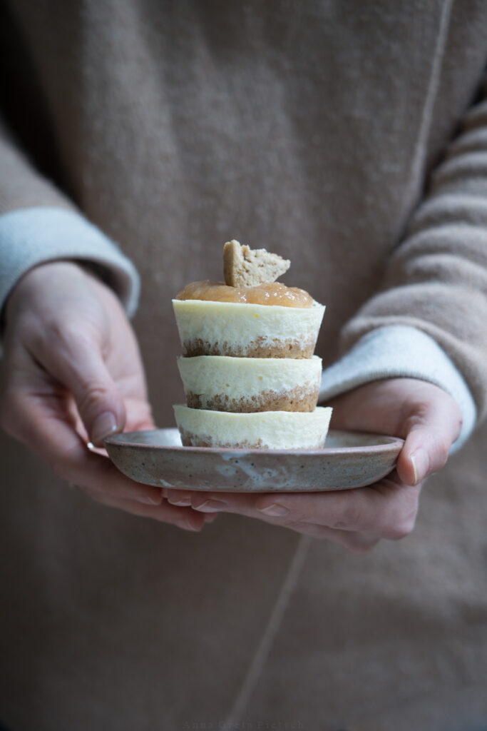 Mini-Cheesecakes &amp; Rhabarbersoße - www.glutenfreiumdiewelt.de