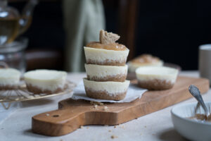 Mini-Cheesecakes mit Rhabarbersoße