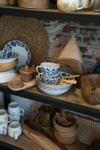 Geschirr und Küchenutensilien